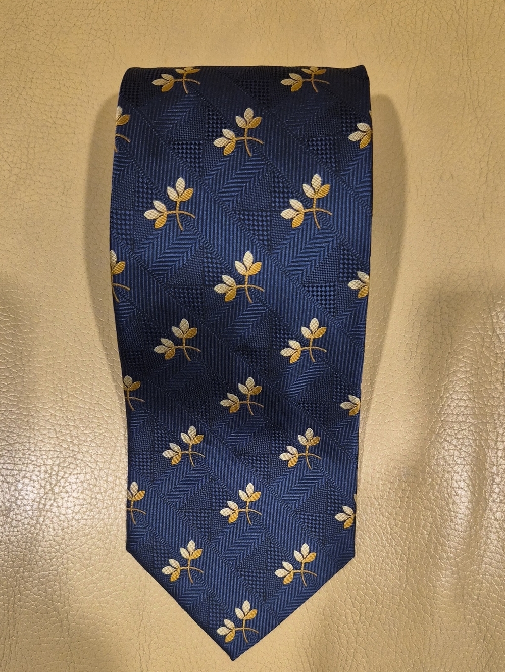 Silk Mondo Di Marco Men's Navy Blue Floral Tie with Gold Motif. Made In Italy.